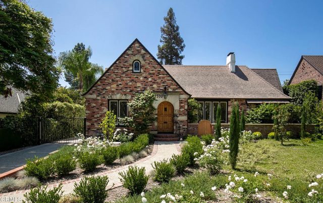 1570 Rose Villa